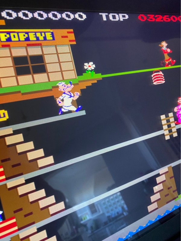 Revivez les classiques des jeux vidéo avec une borne d'arcade personnalisée ou une console rétro